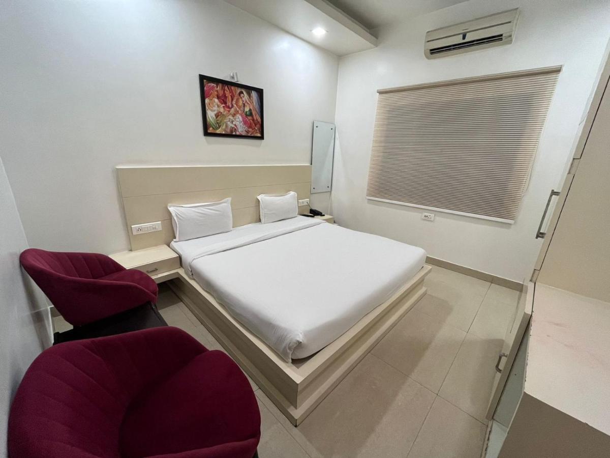 آغْرا Hotel Sahib'S Red Carpet - Family & Corporate Hotel Chain المظهر الخارجي الصورة