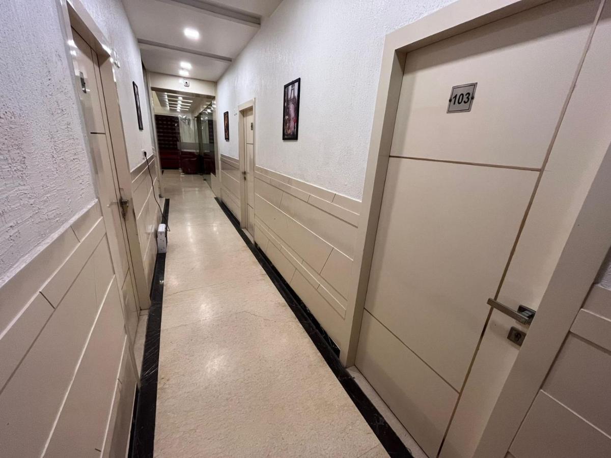 آغْرا Hotel Sahib'S Red Carpet - Family & Corporate Hotel Chain المظهر الخارجي الصورة