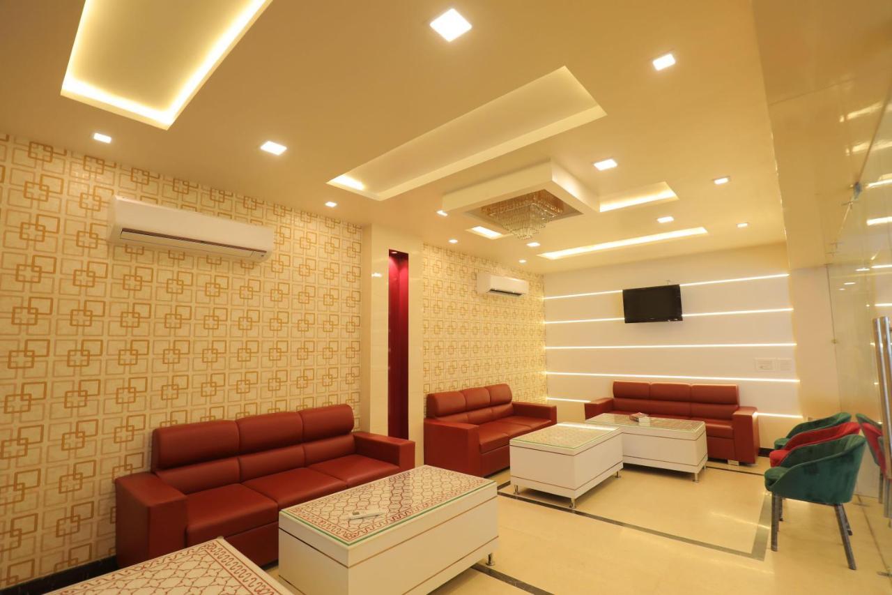 آغْرا Hotel Sahib'S Red Carpet - Family & Corporate Hotel Chain المظهر الخارجي الصورة