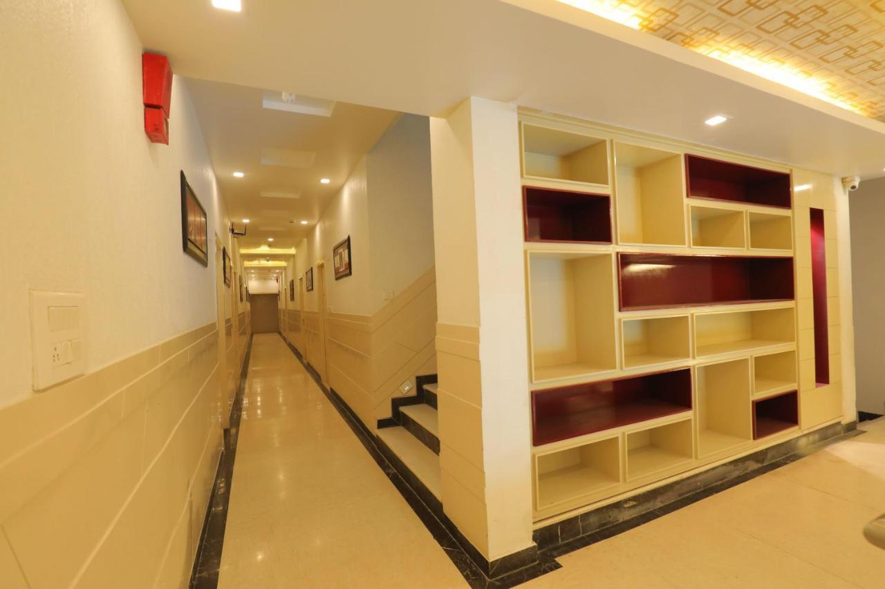 آغْرا Hotel Sahib'S Red Carpet - Family & Corporate Hotel Chain المظهر الخارجي الصورة