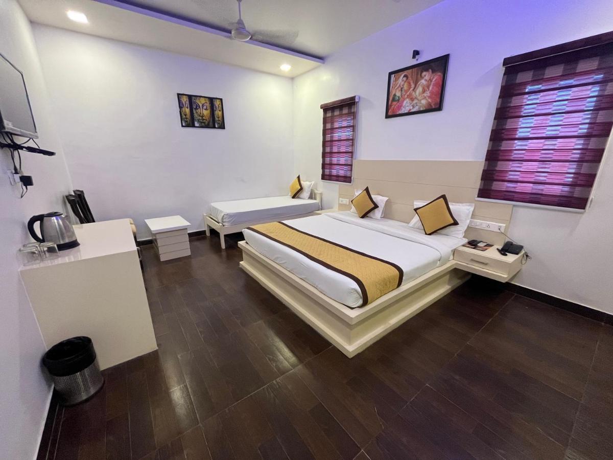 آغْرا Hotel Sahib'S Red Carpet - Family & Corporate Hotel Chain المظهر الخارجي الصورة