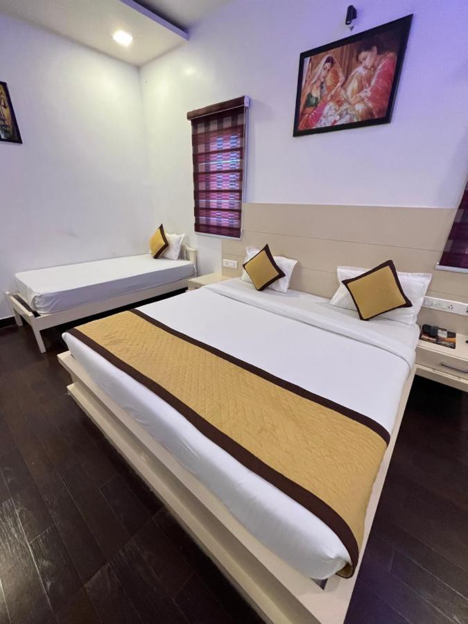 آغْرا Hotel Sahib'S Red Carpet - Family & Corporate Hotel Chain المظهر الخارجي الصورة